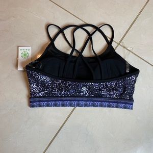 GAIAM Intimates & Sleepwear - GAIAM Sports Bra Medium NWT GAIAM Intimates & Sleepwear - GAIAM Sports Bra Medium NWT